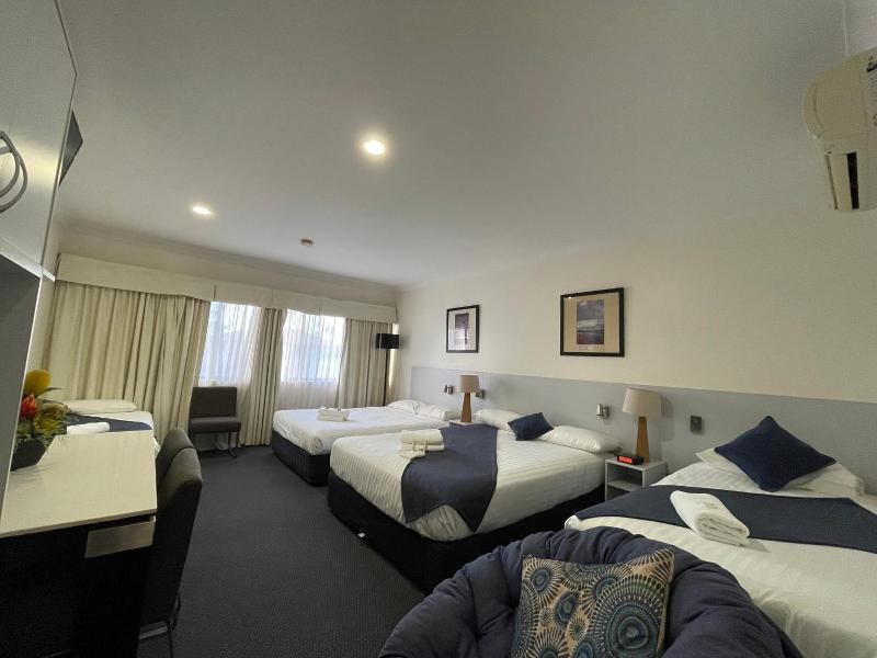 Lakeview Motor Inn image