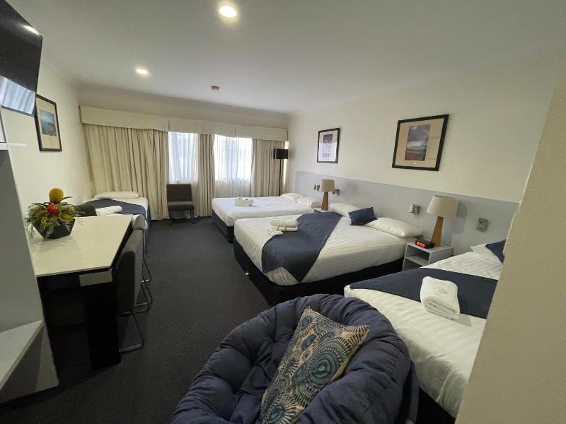 Lakeview Motor Inn image