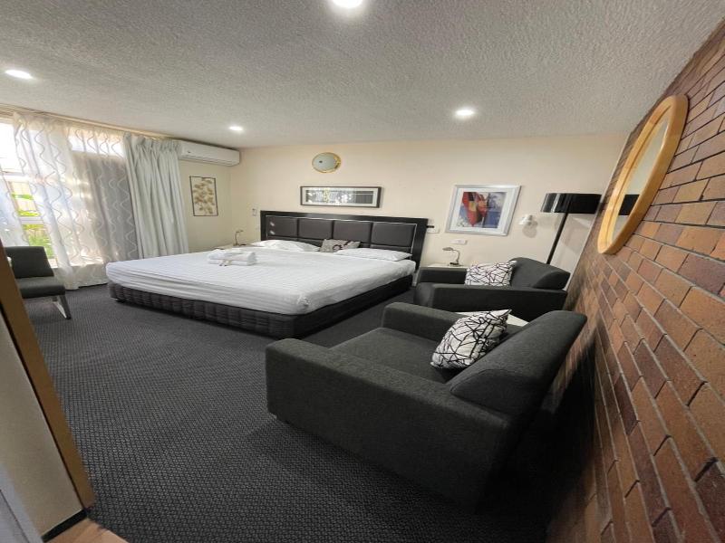 Lakeview Motor Inn image