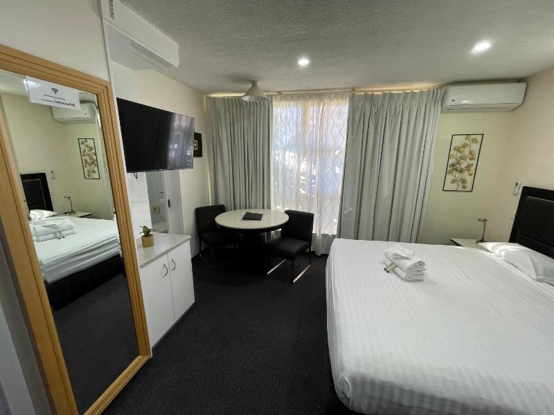 Lakeview Motor Inn image