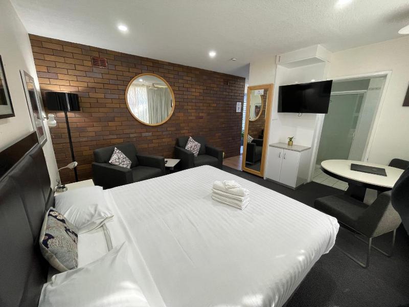 Lakeview Motor Inn image