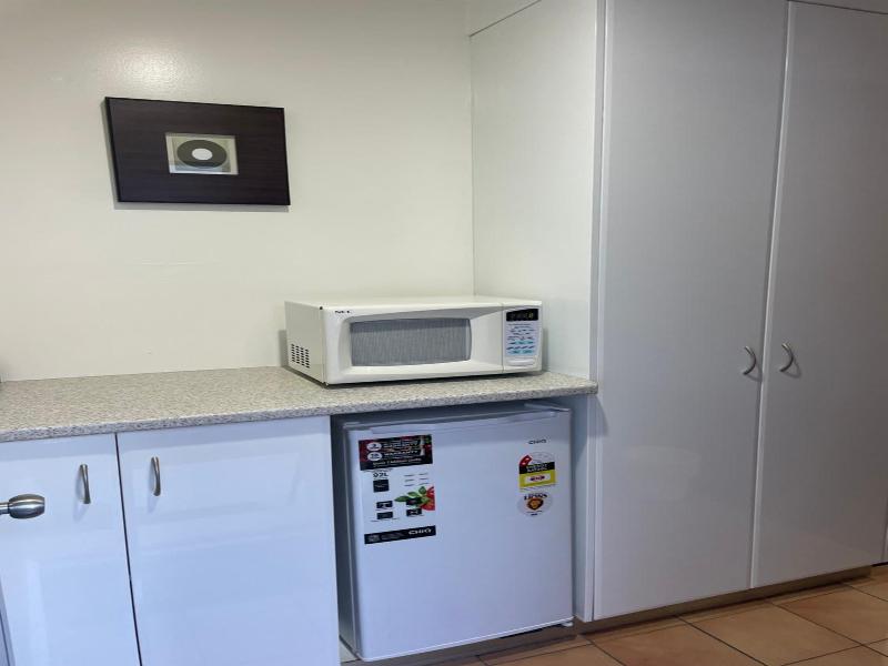 Lakeview Motor Inn image