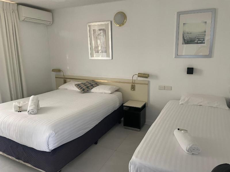 Lakeview Motor Inn image