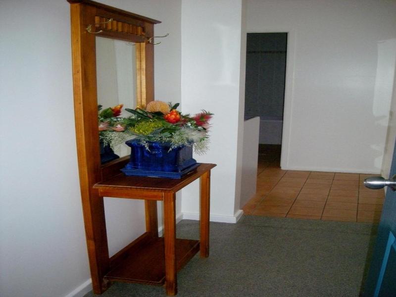 Lakeview Motor Inn image