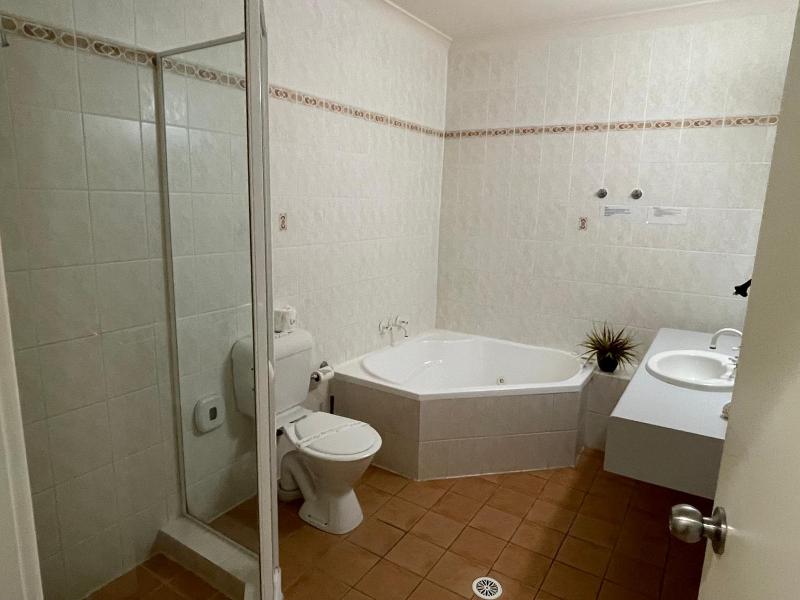 Lakeview Motor Inn image