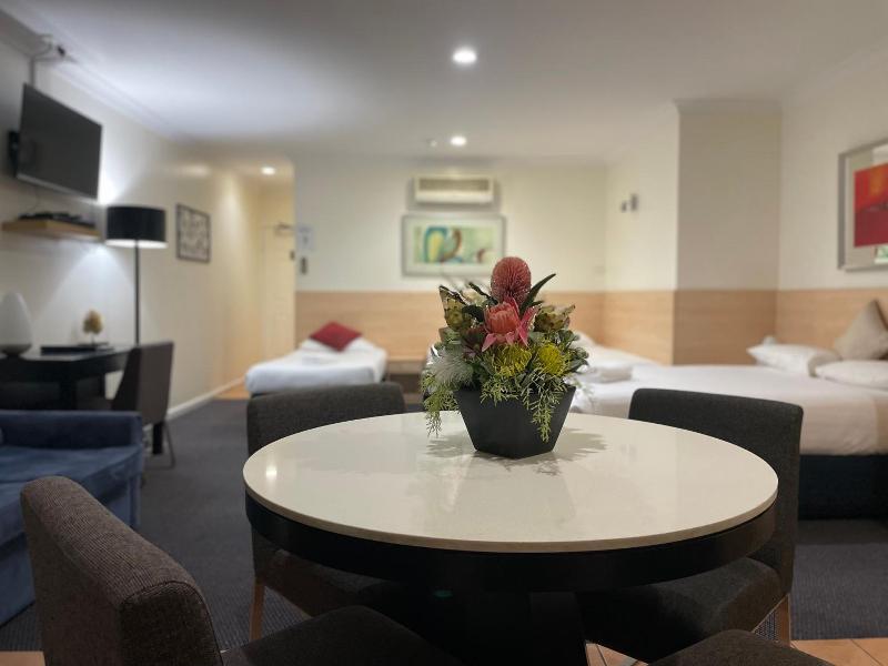 Lakeview Motor Inn image