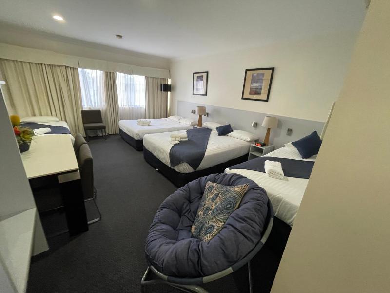 Lakeview Motor Inn image