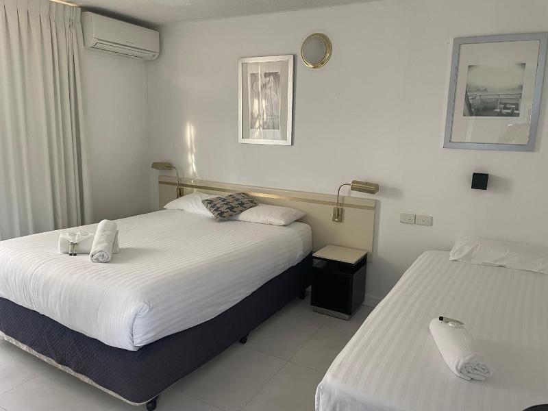Lakeview Motor Inn image