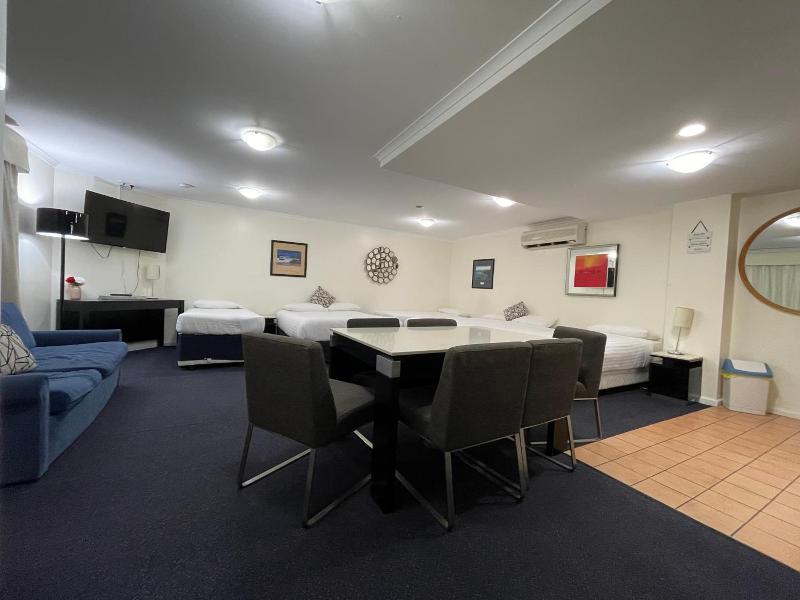 Lakeview Motor Inn image