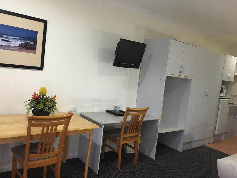 Lakeview Motor Inn image