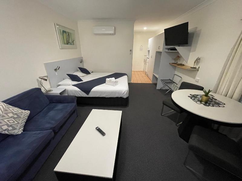 Lakeview Motor Inn image