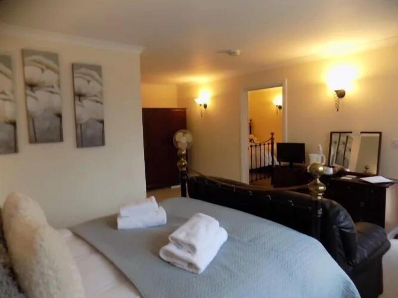 The White Horse Inn image