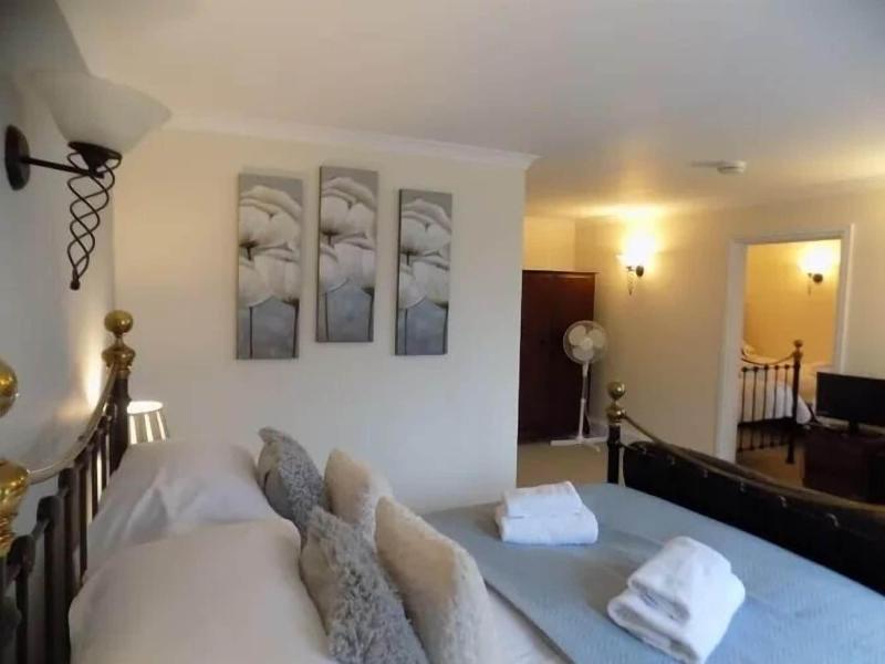The White Horse Inn image