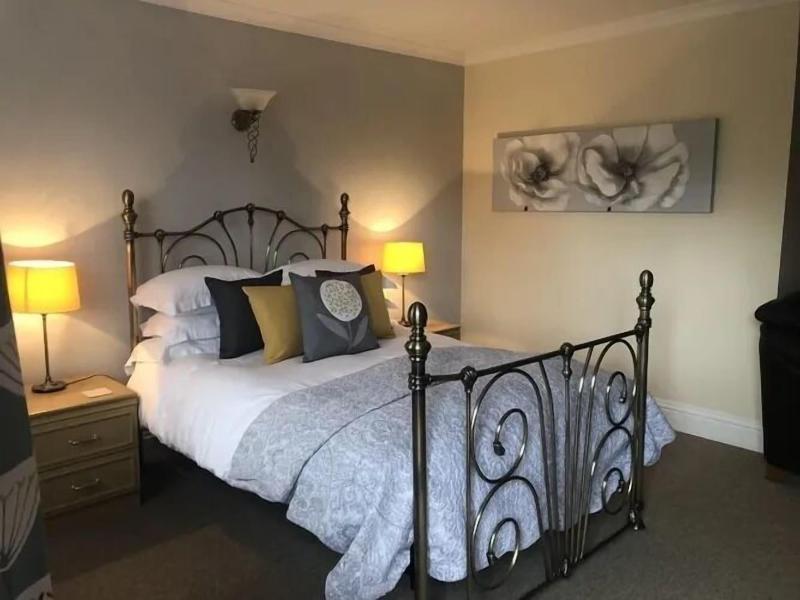 The White Horse Inn image