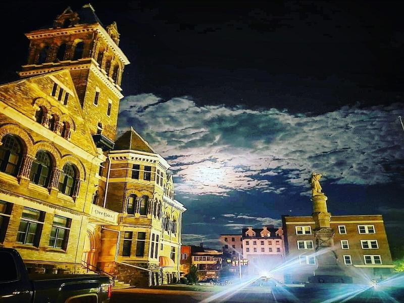 City Hall Grand Hotel