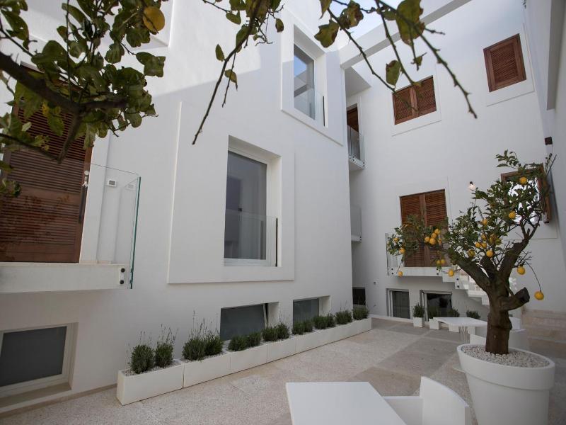 Le Ancore Luxury Apartments image