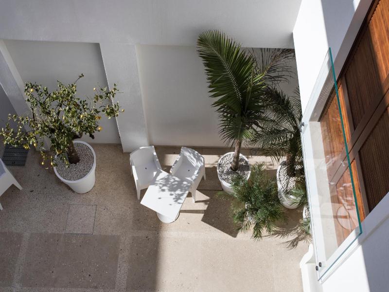 Le Ancore Luxury Apartments image