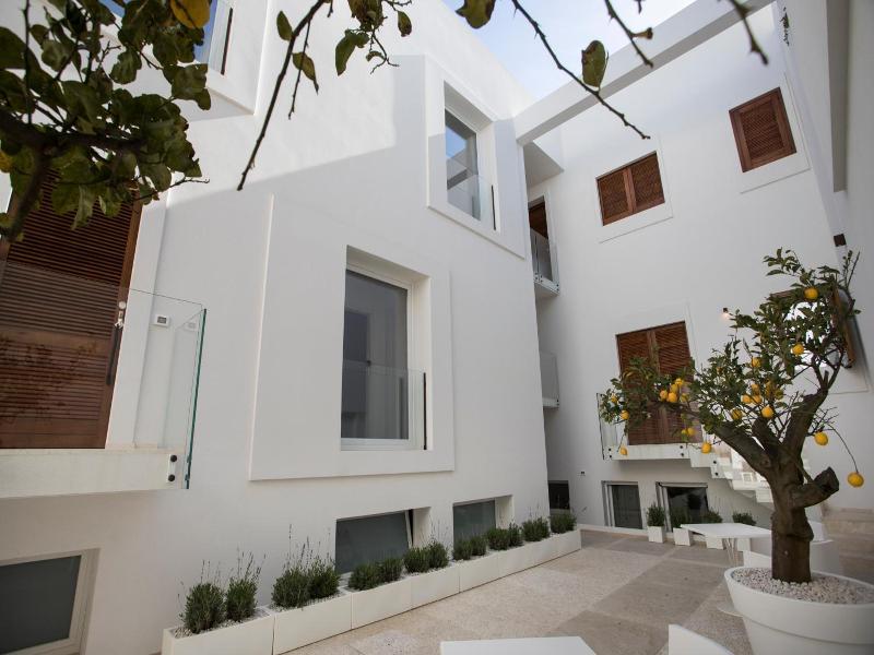 Le Ancore Luxury Apartments image