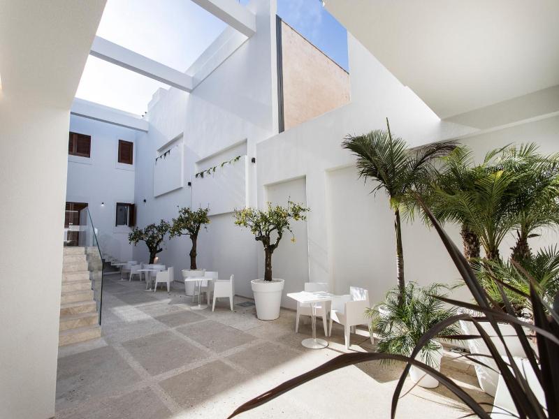Le Ancore Luxury Apartments image