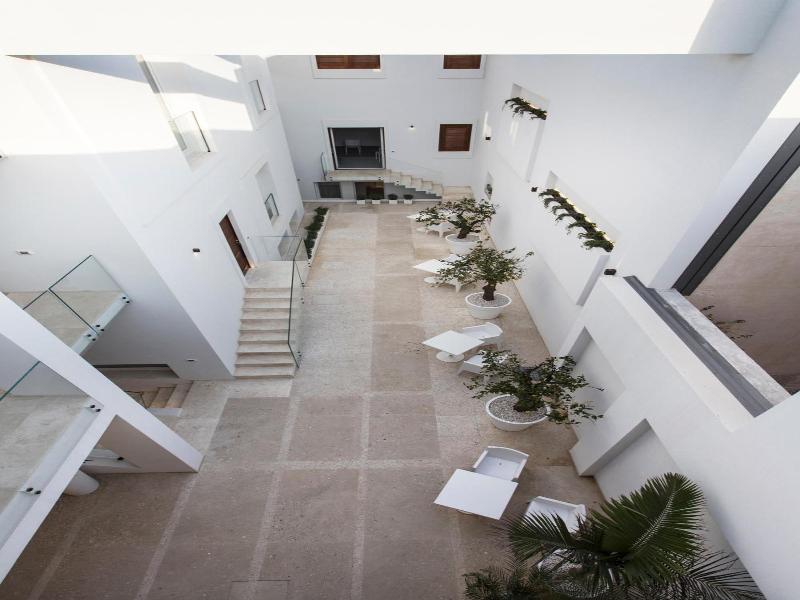 Le Ancore Luxury Apartments image