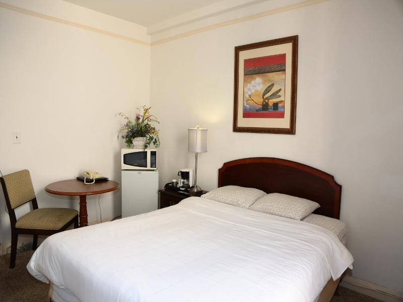 Nash Hotel image