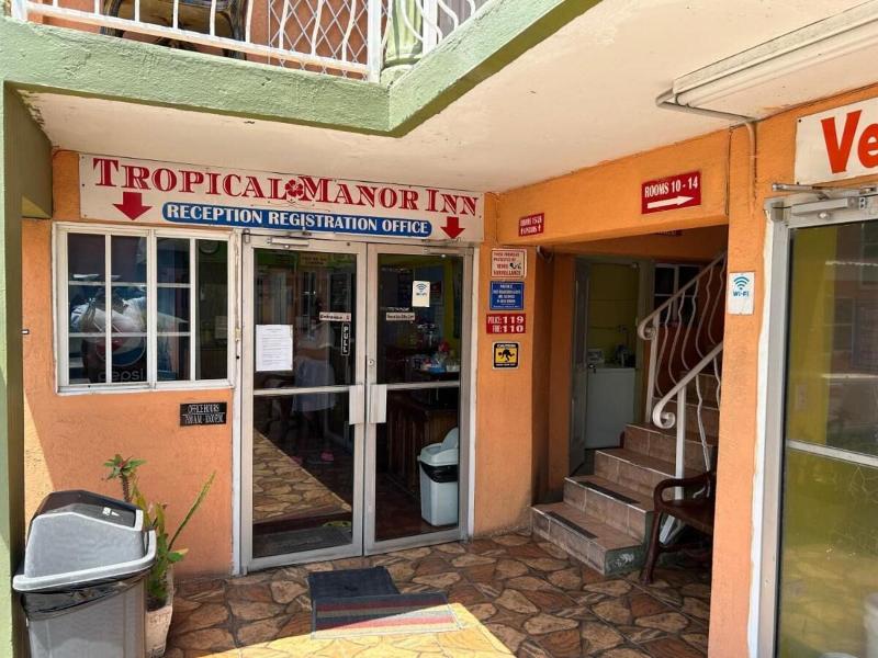 Tropical Manor Inn image