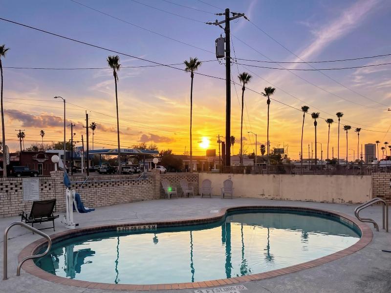 Aloha Inn image