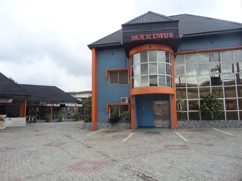 Maximus Suites image