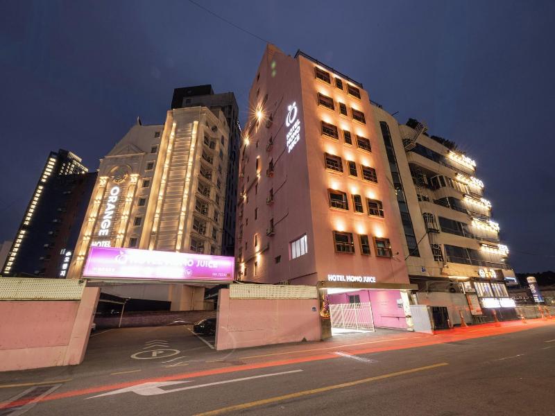 Hotel Momo Juice image