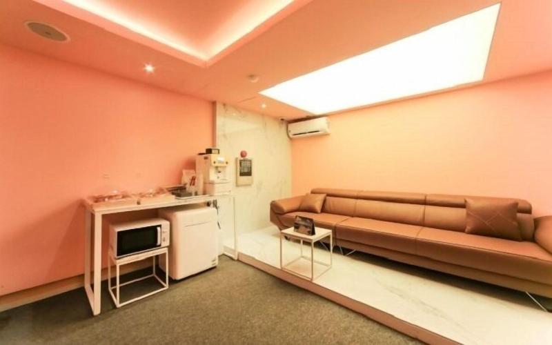 Hotel Momo Juice image