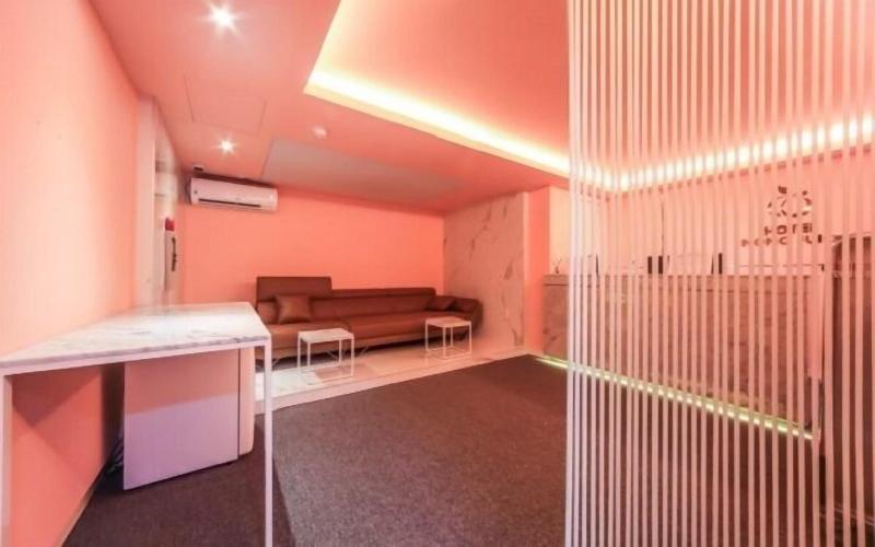 Hotel Momo Juice image