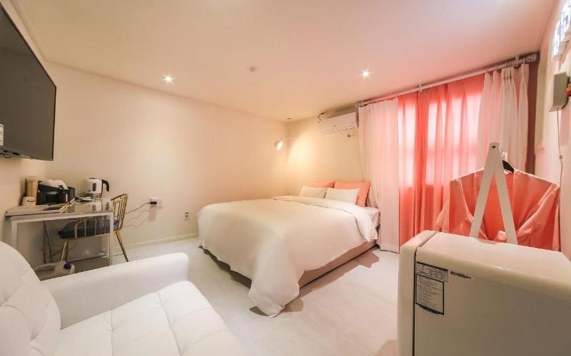 Hotel Momo Juice image