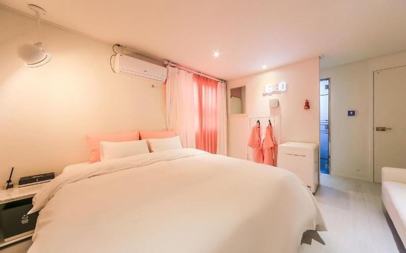 Hotel Momo Juice image