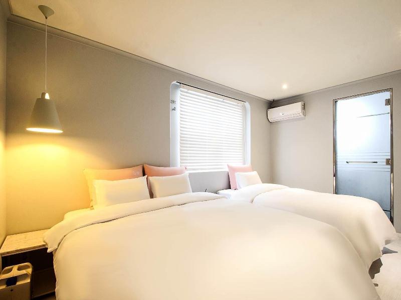 Hotel Momo Juice image
