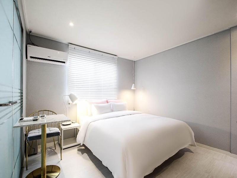 Hotel Momo Juice image