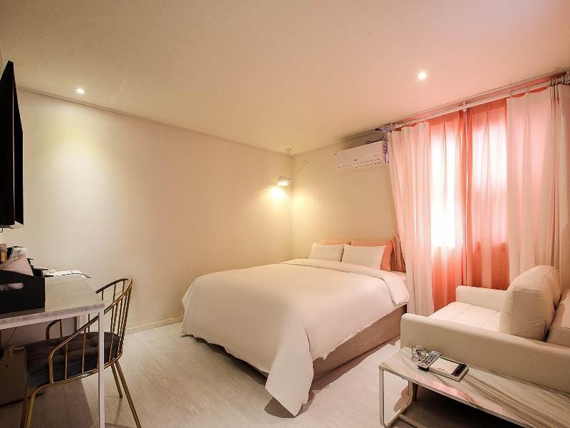 Hotel Momo Juice image