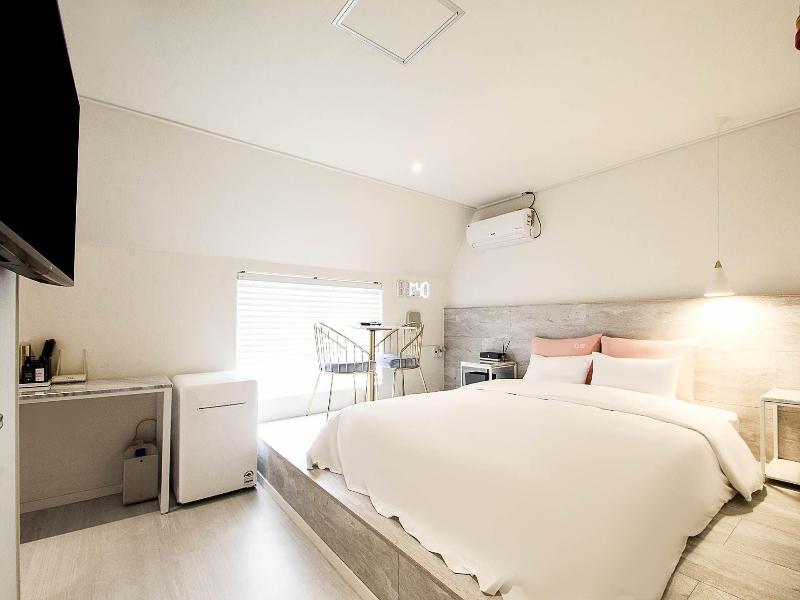 Hotel Momo Juice image