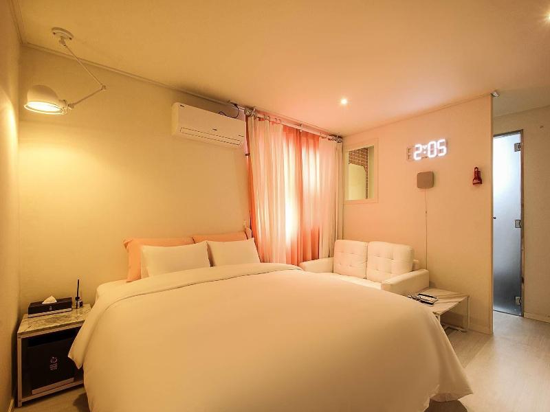 Hotel Momo Juice image