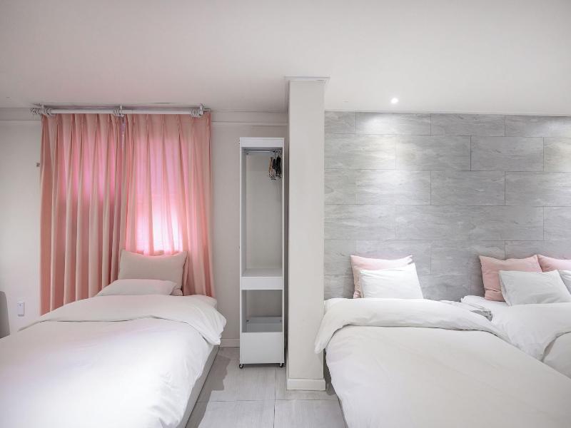 Hotel Momo Juice image