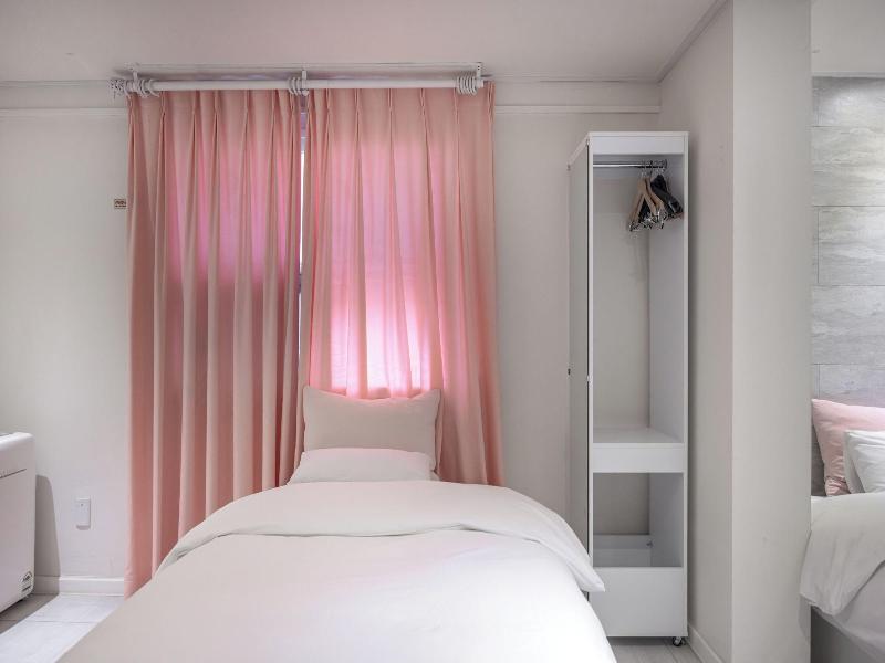 Hotel Momo Juice image