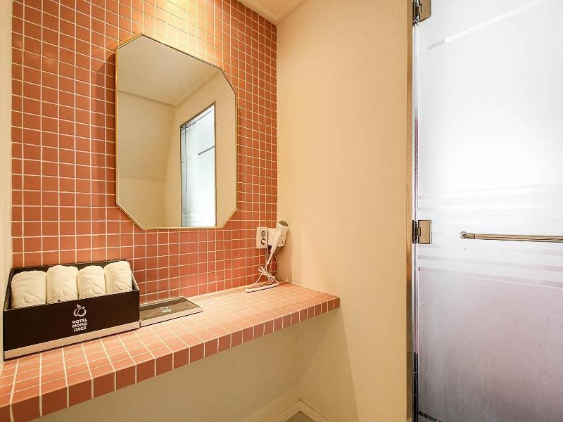 Hotel Momo Juice image