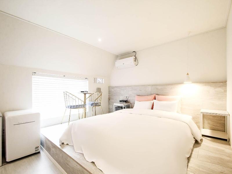 Hotel Momo Juice image