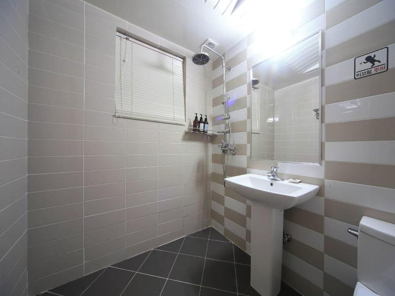 Hotel Momo Juice image