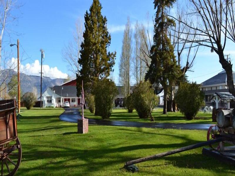 Silver Maple Inn And The Cain House
