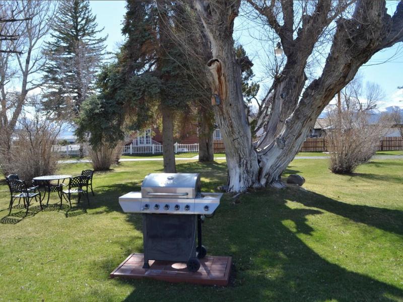 Silver Maple Inn And The Cain House