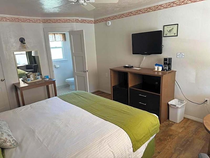 Silver Maple Inn And The Cain House image