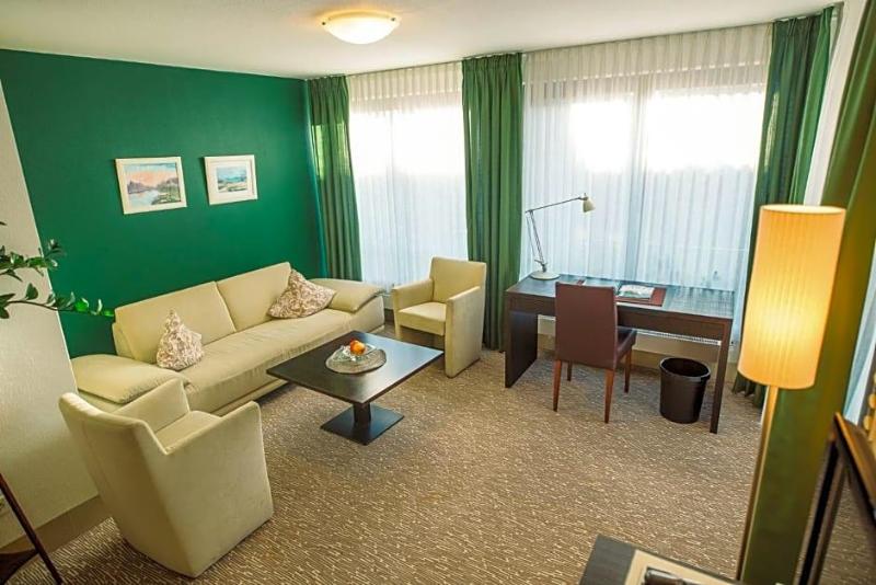 Lindenhof Hotel Tepe image