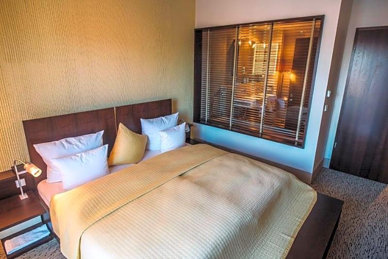 Lindenhof Hotel Tepe image