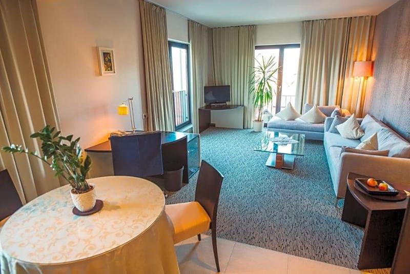 Lindenhof Hotel Tepe image
