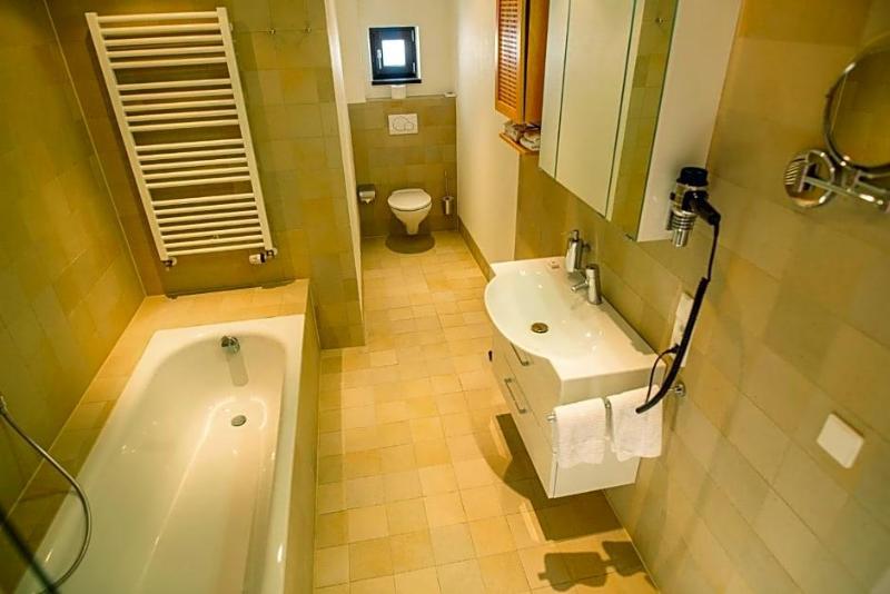 Lindenhof Hotel Tepe image